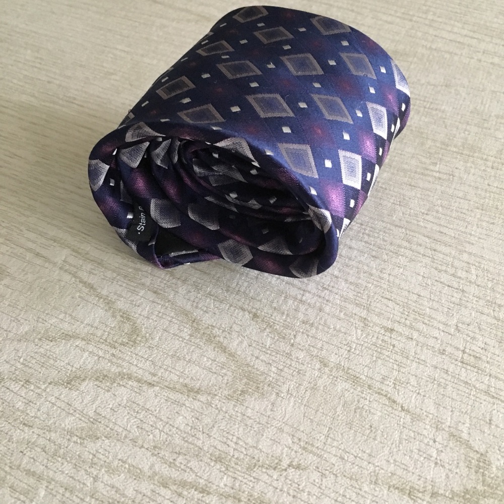 Brand New 100% Silk Van Heusen Mens Neck Tie